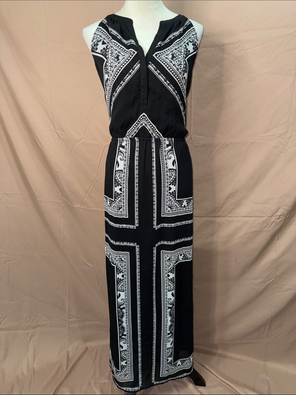 NWOT Old Navy Black and White Sleeveless Maxi Dress with Bandana Print - XL